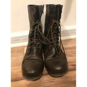 Combat boots